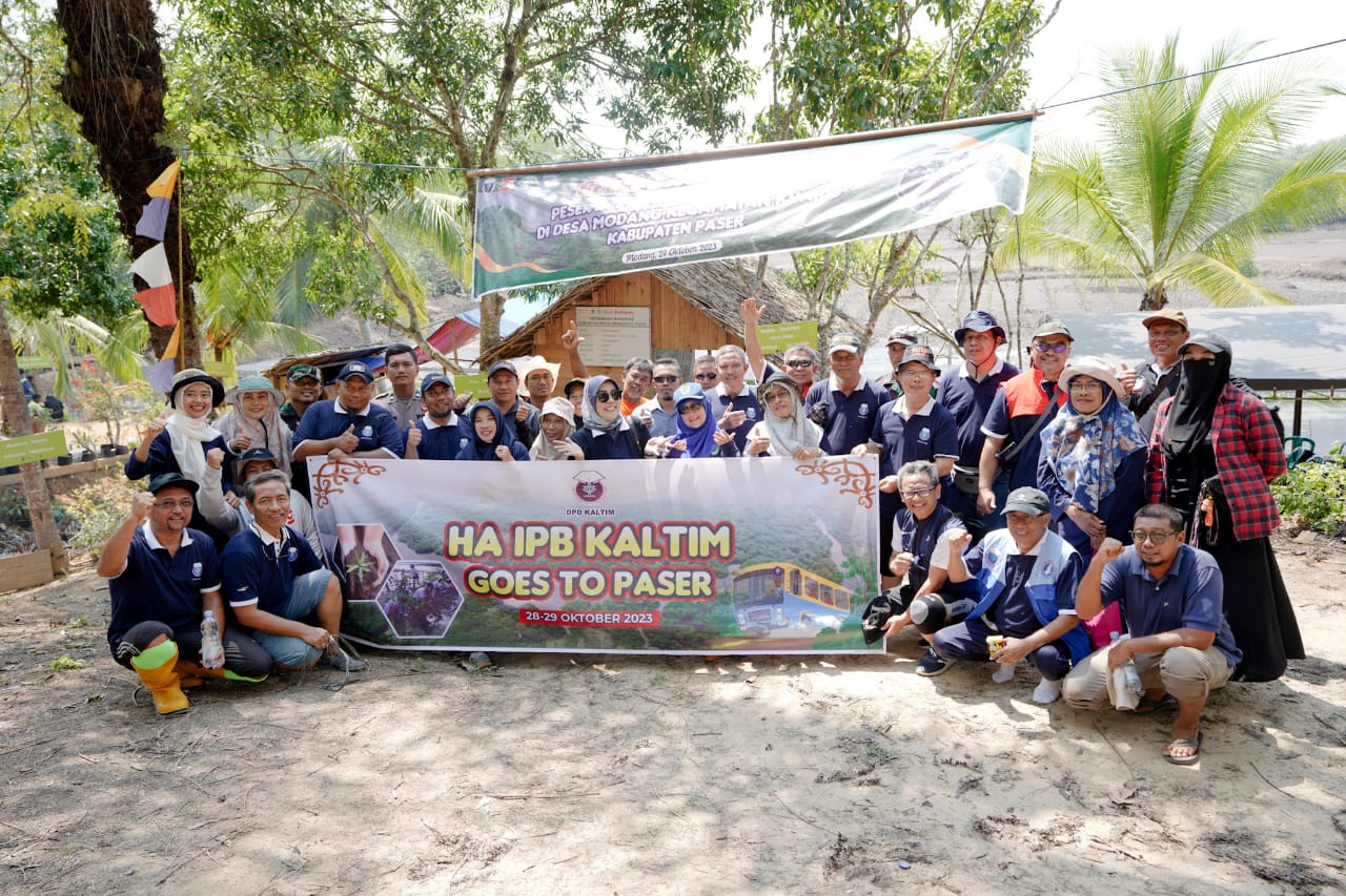 DPD HA IPB Kaltim dan DPC HA IPB Paser – PPU Tanam Mangrove di Desa Modang